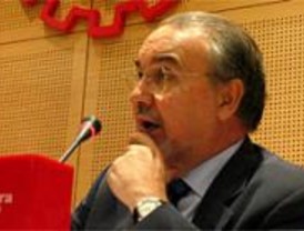 Solbes presume de llevar 40 años 'preocupándose por los españoles'