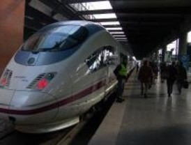 La plantilla del servicio de a bordo del AVE Barcelona-Madrid comienza una huelga