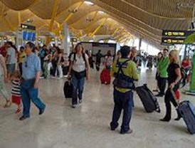 Tres detenidos en Barajas al intentar introducir cocaína
