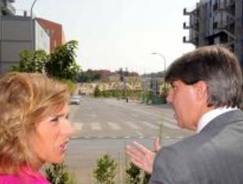 Ana Botella revisó las zonas verdes de Villa de Vallecas
