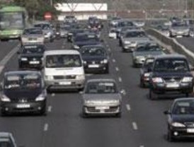 Tráfico denso en la Calle 30 a causa del corte de dos carriles en el Vicente Calderón