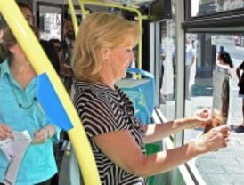 Los libros 'se cuelan' en el transporte público