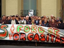 Desalojados de la Asamblea vecinos de Orcasitas