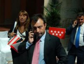 Cobo dice que no le afectan 'los chascarrillos' de los consejeros de Aguirre