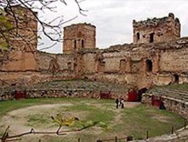 Una guía explica la restauración de la Muralla de Buitrago