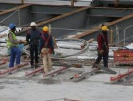 Cuatro de cada diez extranjeros cotizantes están en Madrid y Cataluña
