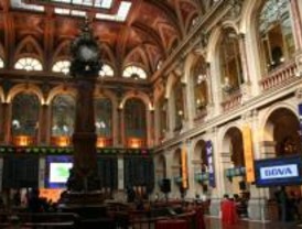 El IBEX-35 sufre su primer desplome en 2009 y se aleja de los 9.000 puntos