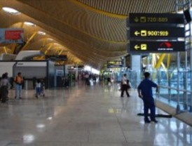 El PSOE salva en el Congreso la Ley que evita el cierre de Barajas