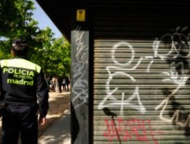 Encierro de quiosqueros en el Retiro para evitar desahucios