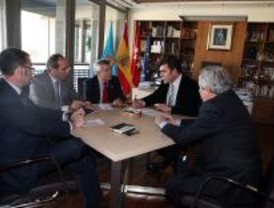 Alcaldes socialistas del sur denuncian el bloqueo de Aguirre a la ley de dependencia