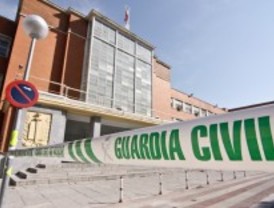 Miles de jóvenes se examinan en Madrid para conseguir una plaza en la Guardia Civil