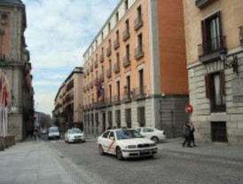 Los vecinos del centro piden cerrar al tráfico la calle Mayor 'por el ruido y la contaminación'