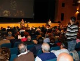 El alcalde de Leganés responde a las preguntas de los vecinos de San Nicasio