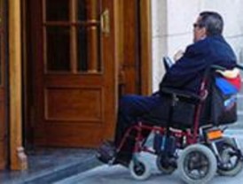 Los Ayuntamientos deberán crear itinerarios para discpacitados en el casco urbano
