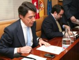 González no despeja las dudas de la oposición sobre las adjudicaciones del Canal