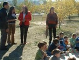 Estudiantes de Pozuelo de Alarcón aprenden paleontología en Somosaguas