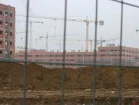 Alcorcón pide a la Comunidad viviendas más grandes y baratas