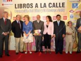 Aguirre inaugura un nuevo módulo de Bibliometro en la estación de Chamartín