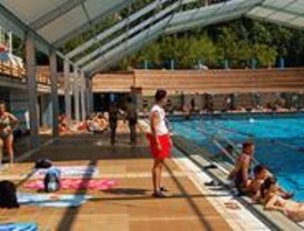 La Junta de Moncloa-Aravaca instala bibliotecas en las piscinas del distrito