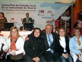 La Comunidad sortea entre 300 vecinos de Paracuellos 112 viviendas del Plan Joven