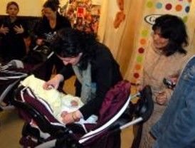 240 carritos de bebé para mujeres en riesgo de exclusión