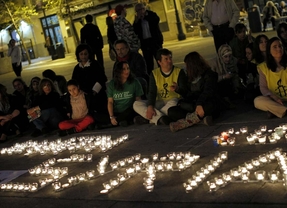 Varias ONG organizan una vigilia por la guerra de Siria en la plaza del Reina Sofía
