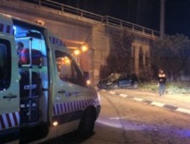 Dos heridos, uno de gravedad, tras salirse su vehículo de la calzada en Leganés
