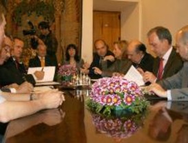 Nuevo sistema de gradas para ver el cambio de la Guardia Real