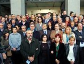 Bronca en los cinco minutos de silencio del Ayuntamiento