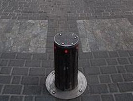 Vecinos de Ramales colocan bolardos para evitar el paso de coches