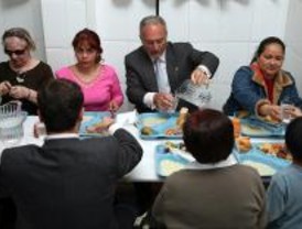 Móstoles da de comer a los desempleados