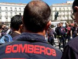 Los bomberos de las campañas contra incendios piden un contrato fijo