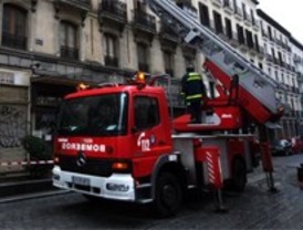Encuentran un cuerpo carbonizado bajo el puente de Ventas