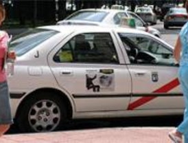 Los taxistas de Madrid se manifestarán el lunes contra la prohibición de llevar publicidad