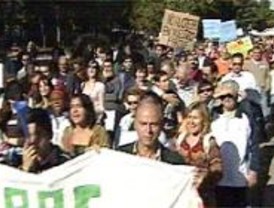 2.500 vecinos de Alcorcón se manifiestan para conservar el Parque de los Castillos