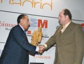 La Cámara premia al presidente de las Bodegas Vega Sicilia