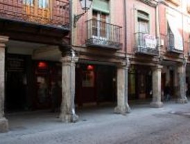Una mujer da a luz en el descansillo de la escalera de su casa
