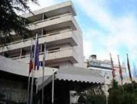 Cuatro encapuchados se llevan 6.000 euros de un hotel de lujo