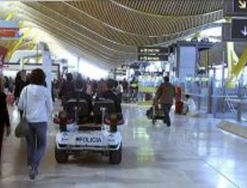 Retrasos en los vuelos a EE.UU. desde Barajas tras activarse el protocolo de seguridad