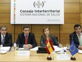 Sanidad reparte 45 millones sin los consejeros del PP
