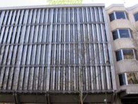 Un incendio en el edificio de Telefónica en Ríos Rosas obliga a cortar un carril