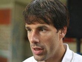 Van Nistelrooy, operado de un tobillo, estará seis semanas de baja