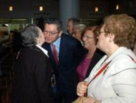 Gallardón promete ayuda a domicilio para el 10% de los mayores en 2011