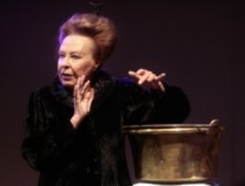 La actriz Gemma Cuervo interpreta a 'La Celestina' en el Teatro Fernán Gómez