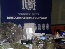 Intentan introducir cinco kilos de droga oculta en un tambor y en una guía de ocio
