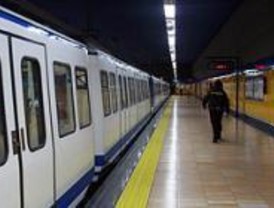Un fallo en la megafonía deja a varios viajeros de Metro en las cocheras
