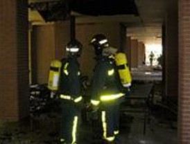 Treinta y cuatro afectados por el incendio de un edificio de viviendas en Mirasierra
