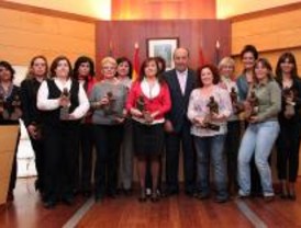 Homenaje a las empleadas municipales más veteranas de Las Rozas