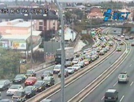 La lluvia complica los accesos a Madrid