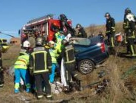 Una mujer fallece tras un choque frontal en Valdetorres
